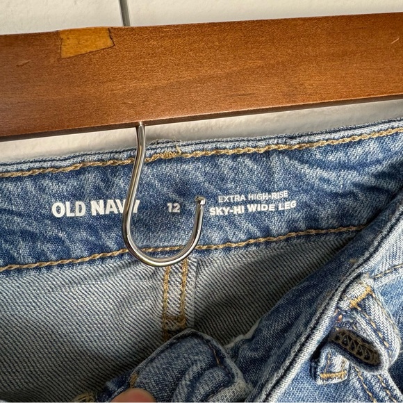 Old Navy Extra High Rise Sky Hi Wide Leg Jeans Daisy Embroidered Size 12 - Picture 11 of 12